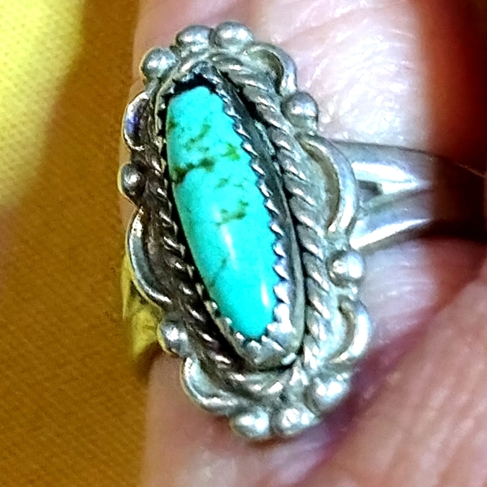 MEN'S- MOJAVE TURQUOISE ELONGATED STERLING RING. SIZE 6-1/2 MEANING 👇 (R-28993)